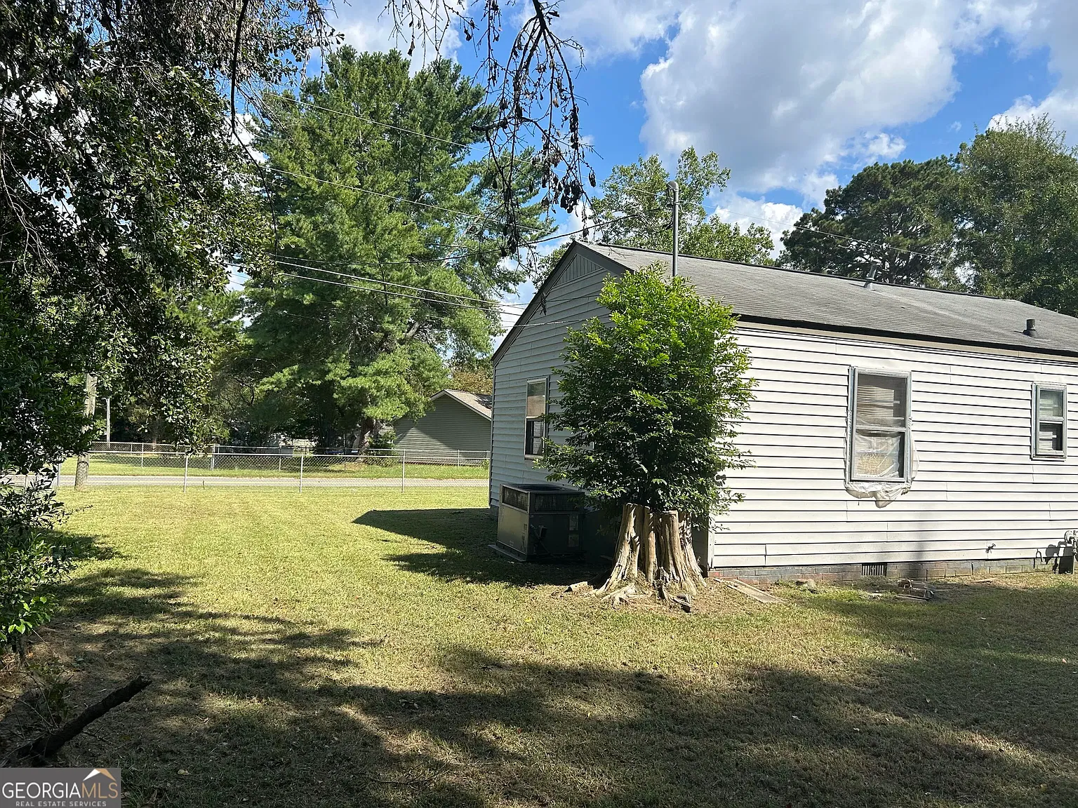 2 bed, 768 sqft, $900 — Photo 2