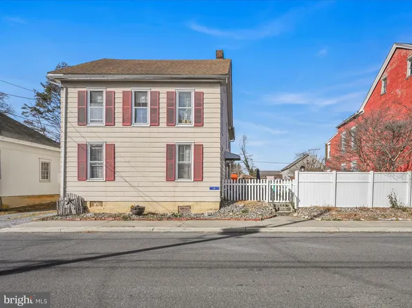 34 W Stiegel St, Manheim, PA 17545