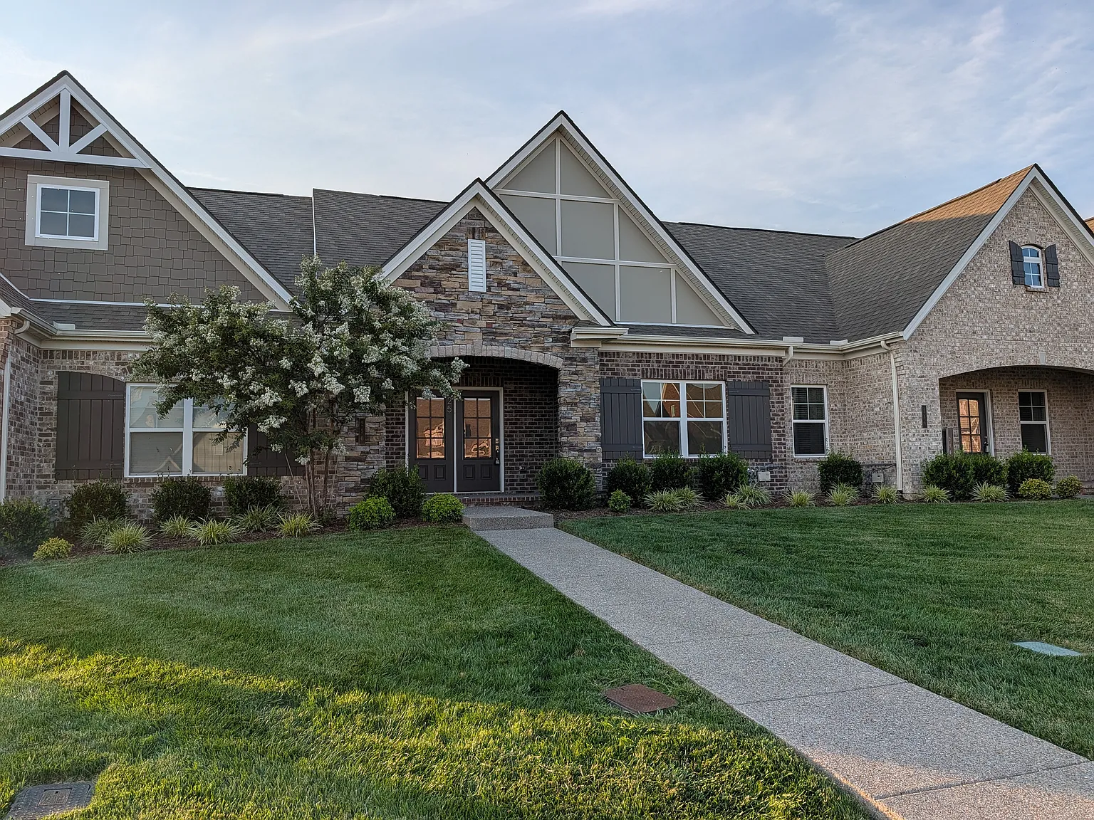 3 bed, 2102 sqft, $2,300 — Photo 3