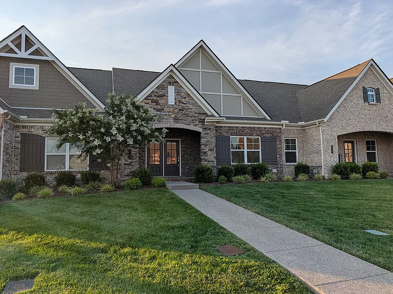 250 Cloverbrook Way — Photo 3