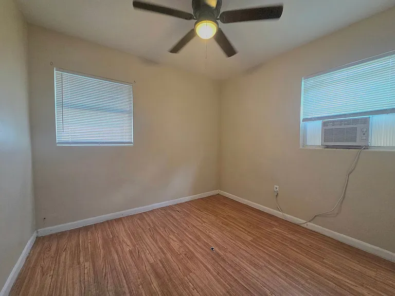 2248 Weber St — Photo 10