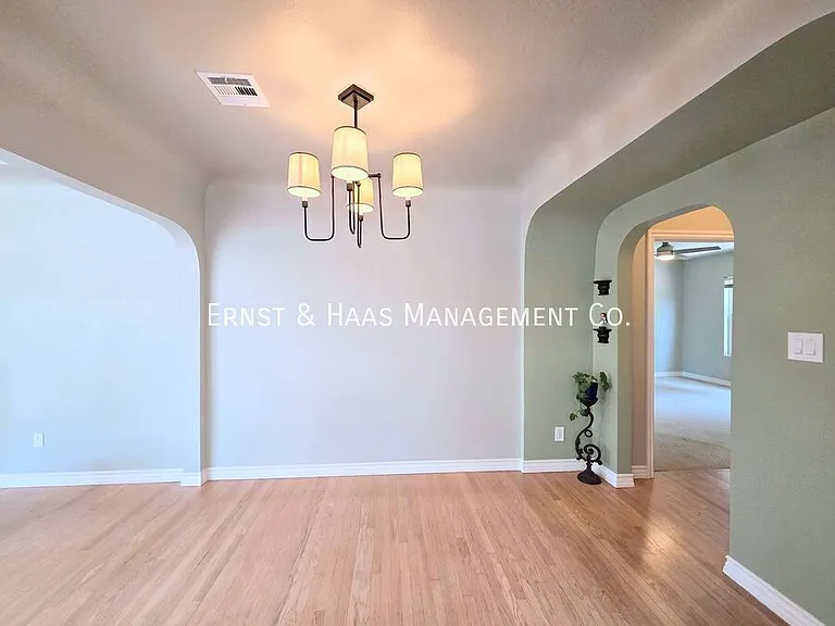 1926 Daisy Ave — Photo 7