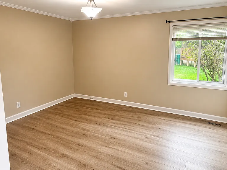 110 Doral Ct — Photo 2