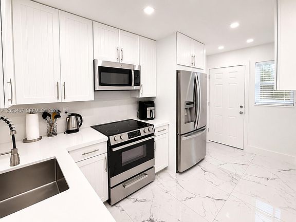 2nd image of 1750 NE 191st St APT 605-1