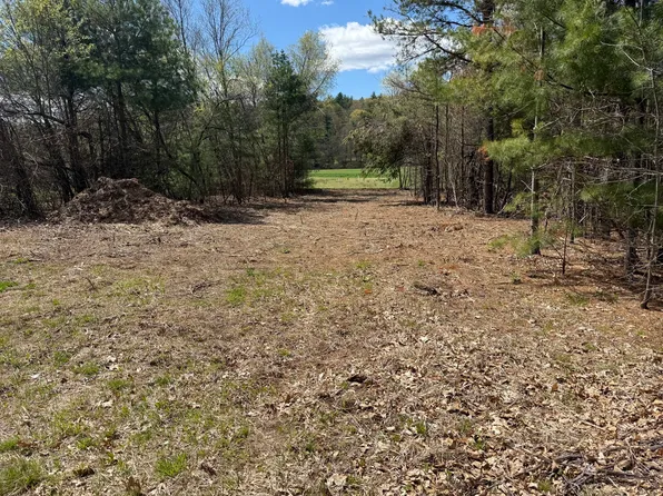 152 County Rd, Southampton, MA 01073