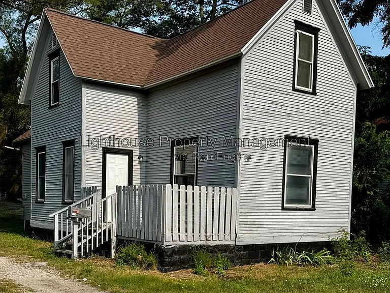 871 Wood St — Photo 1