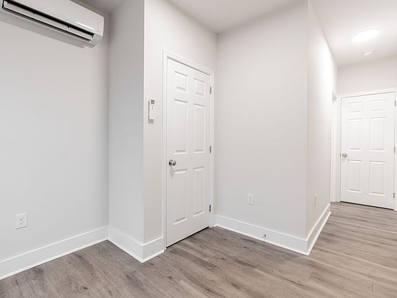 2nd image of 2315 N Beechwood St #Pa025306