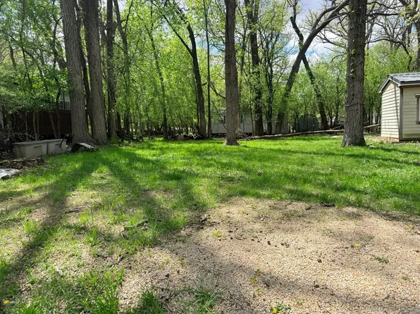 17 Three Woodhaven Lcks, Sublette, IL 61367