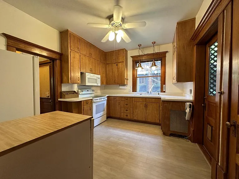 431 N Cherry St — Photo 9
