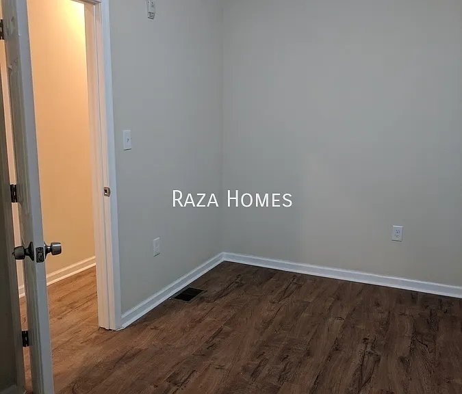 129 50th St #1 — Photo 8
