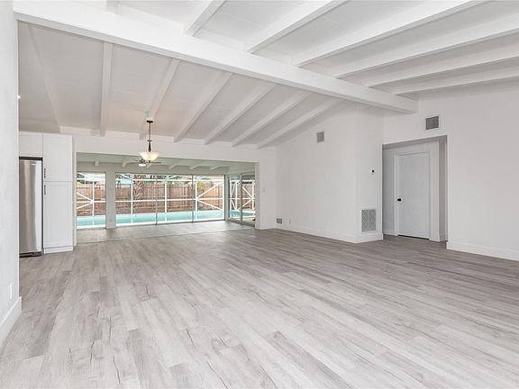 5th image of 2530 Flamingo Lane