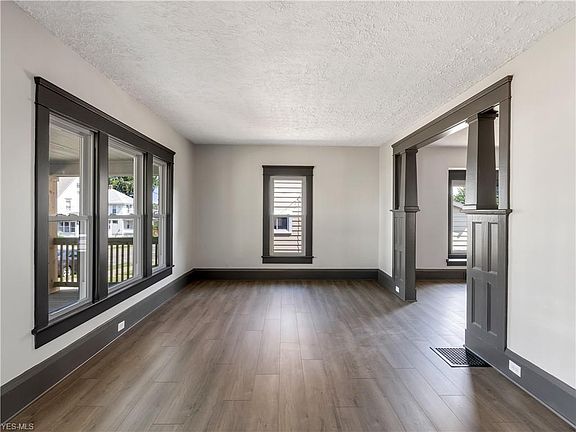4th image of 116 Glenn St