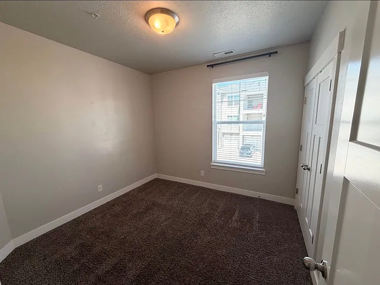 85 W Silver Springs Dr — Photo 7