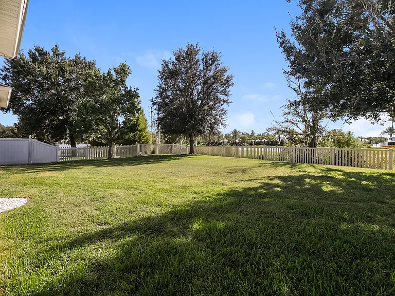 3911 Constantine Loop — Photo 16