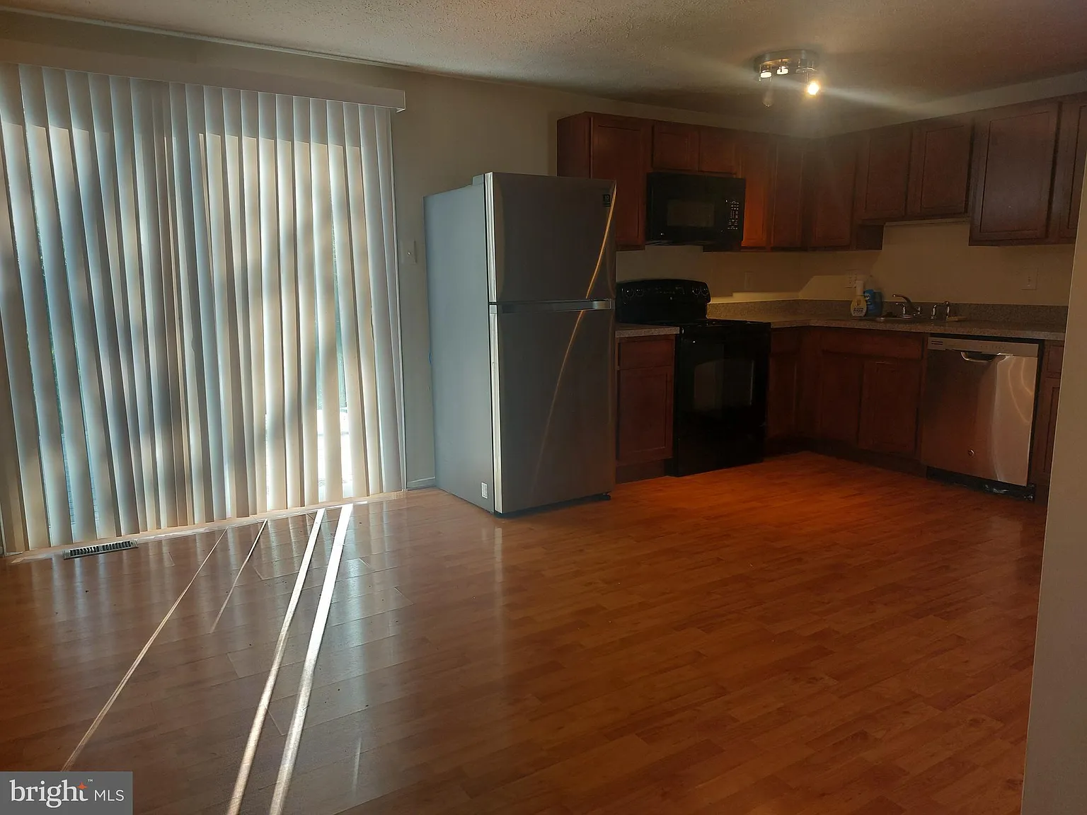 3 bed, 1232 sqft, $2,700 — Photo 4
