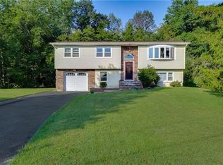 11 Arcadia Ct, Sloatsburg, NY 10974