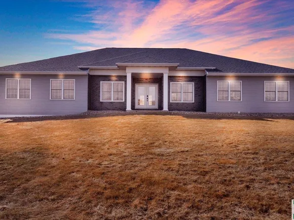 1105 S Falcon Ct, Hinton, IA 51024