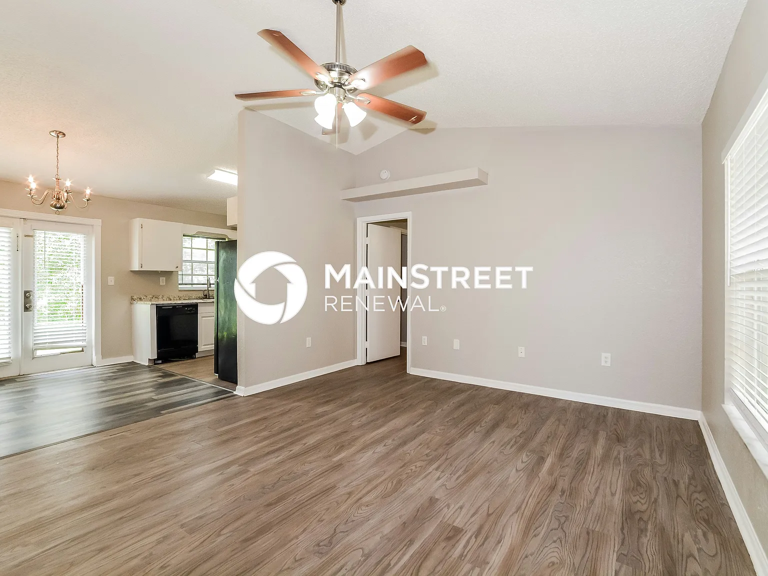 114 Cherokee Dr — Photo 3