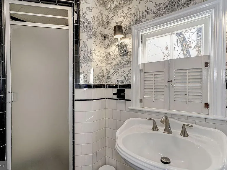 1628 N Harrison St — Photo 10