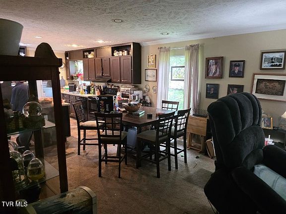 3rd image of 311 Lakeview Cir