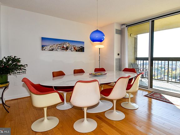 4th image of 400 Madison St APT 1901