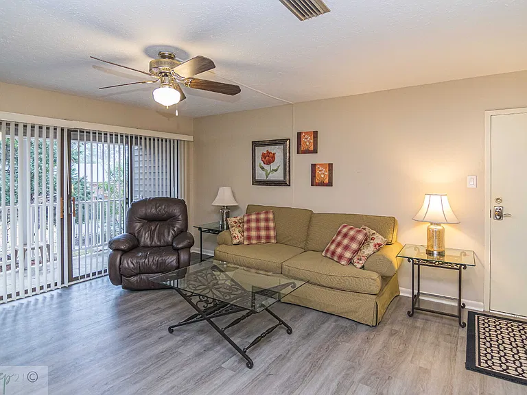 103 E Lockhaven Dr #E — Photo 8