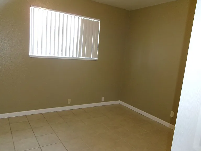 570 Gilbert Ave #1-3 — Photo 10