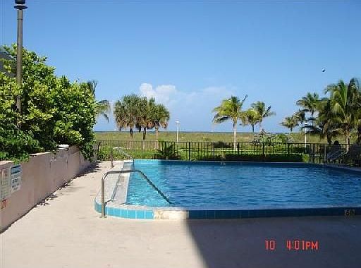5th image of 1623 Collins Ave APT 712
