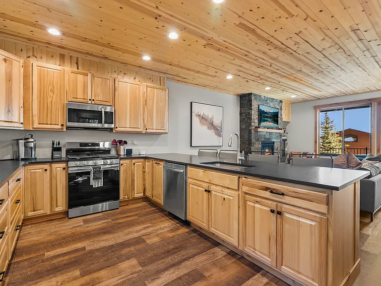 67 Harrison Ln — Photo 4
