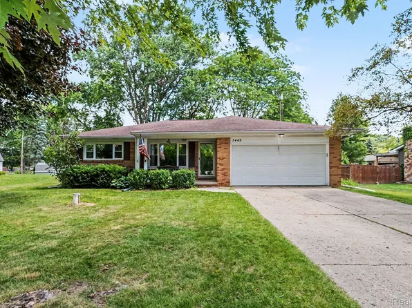 5449 S Genesee Rd, Grand Blanc, MI 48439