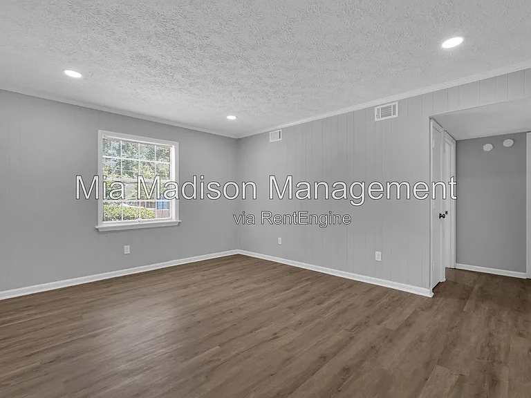 111 E Mell St #24 — Photo 9