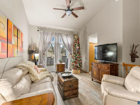 3719 E Mission St, Sioux Falls, SD 57103