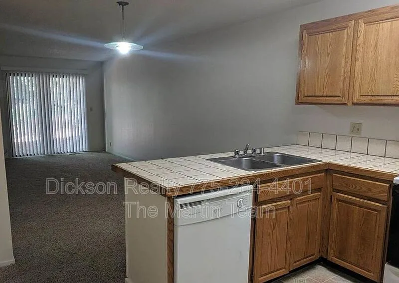 2 bed, 2.0 bath, 891 sqft, $1,755 — Photo 3