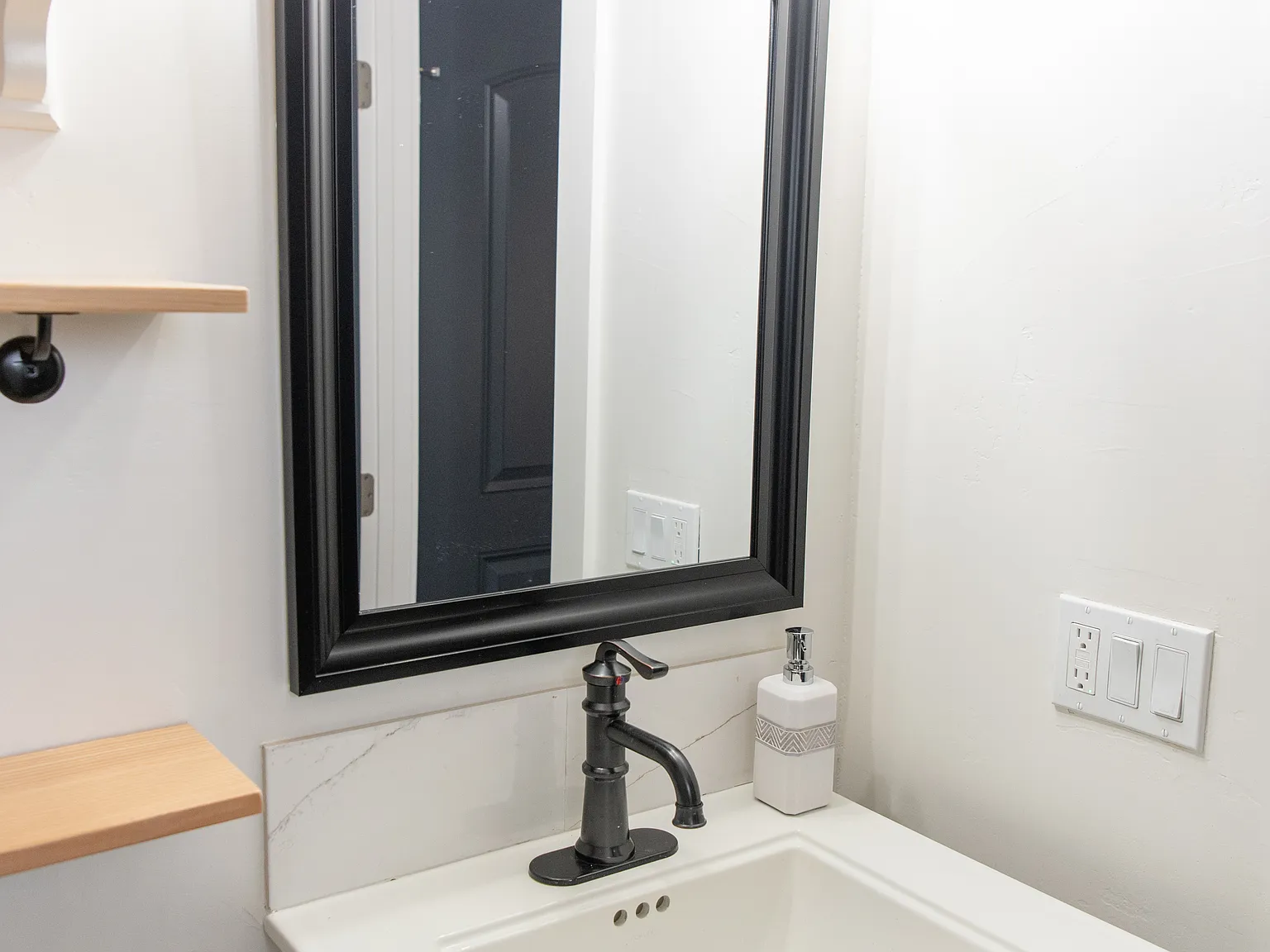 Studio, $2,500 — Photo 2
