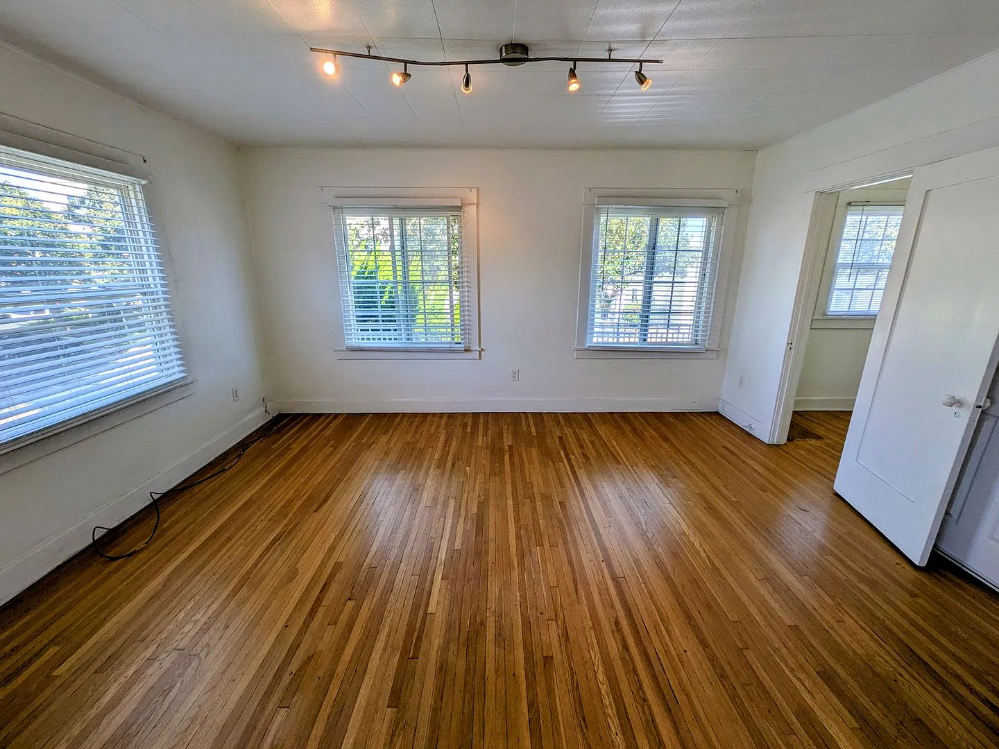 1816 East 1st Street — Photo 3