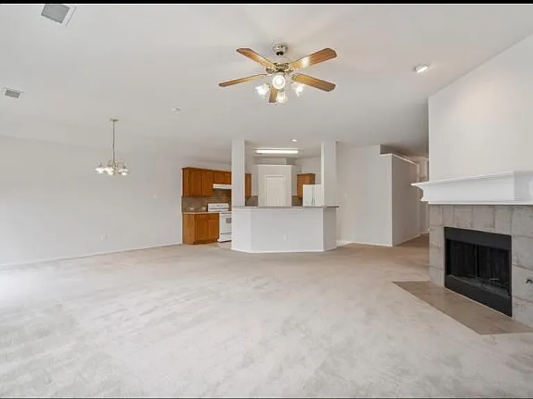 913 Soccer Dr — Photo 4