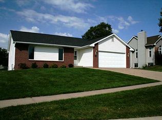 1180 S 26th St, Marion, IA 52302