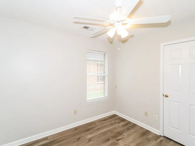 5892 Alexandria Ln — Photo 13