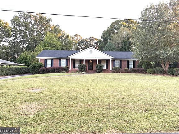 5th image of 205 W Maplewood Dr