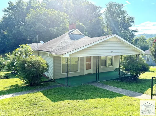 142 Chestnut St, Fieldale, VA 24089