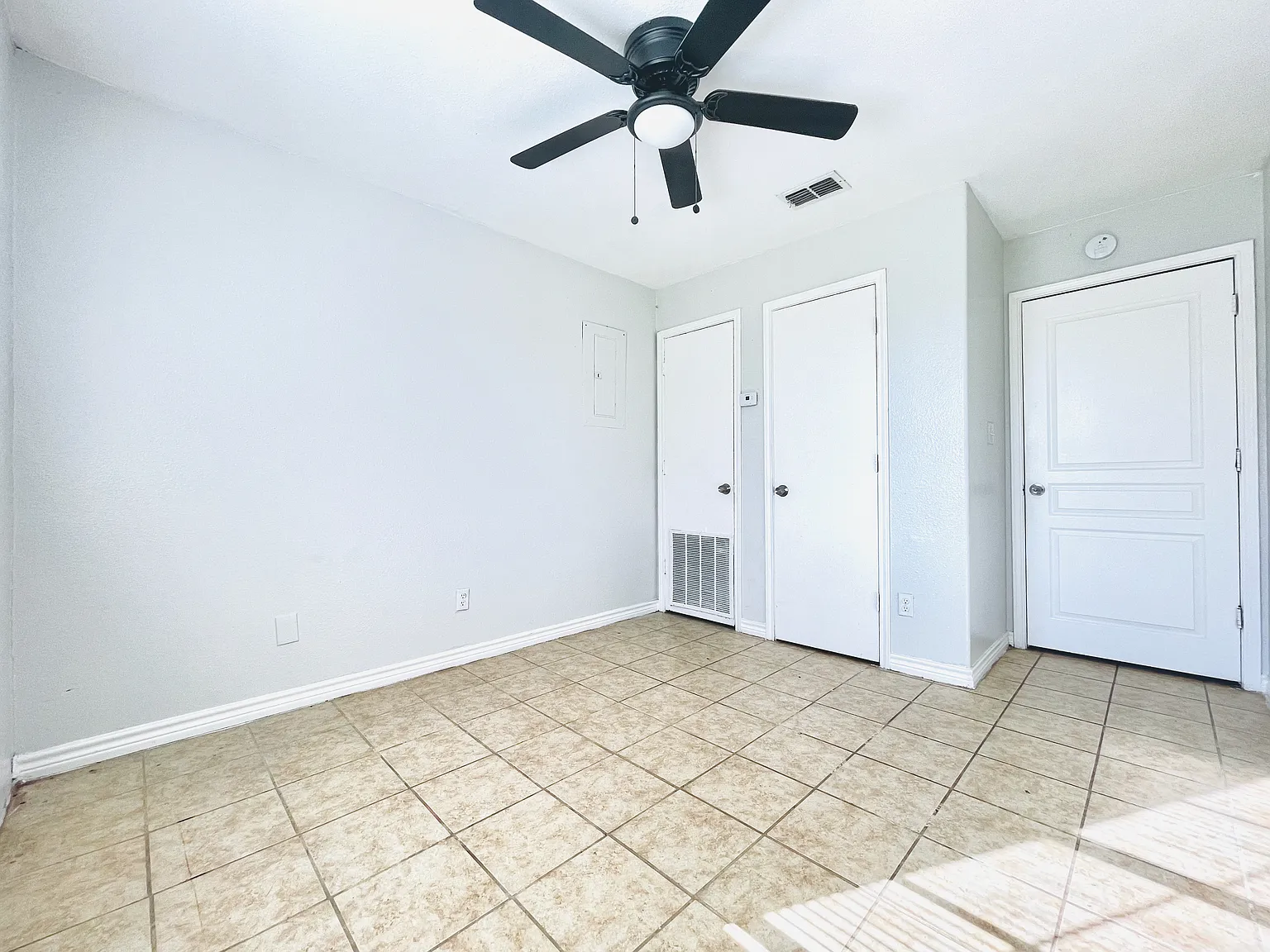2 bed, $700 — Photo 3