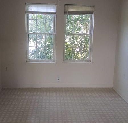 5th image of 339B Woodpoint Ave