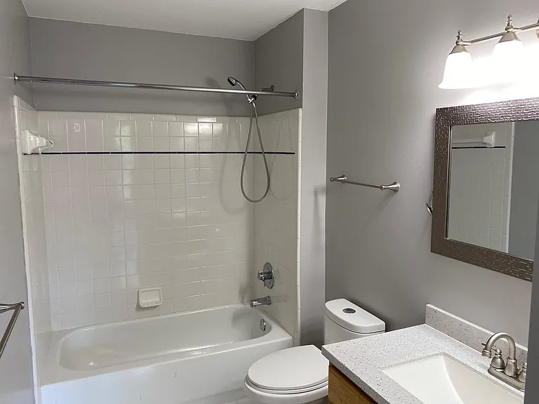 1008 Lakepointe St #1 — Photo 13