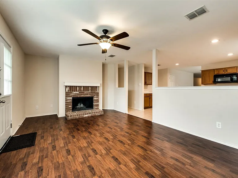 716 Rainsville Dr — Photo 3