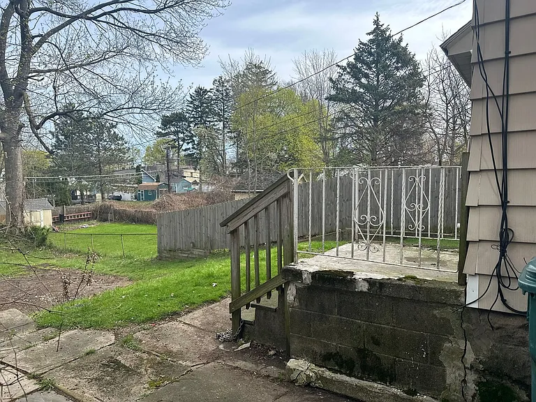 768 Flower City Park — Photo 73