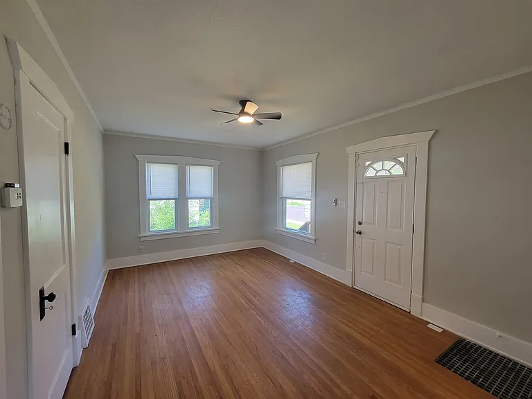504 E Virginia Ave — Photo 2