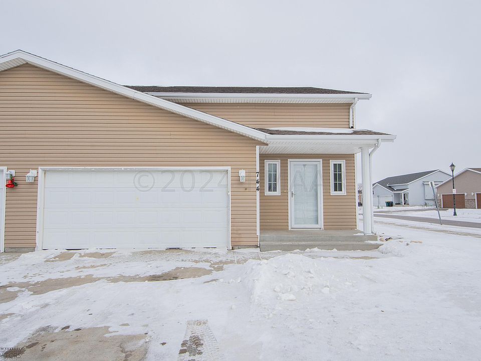 1st image of 744 14th Ave E