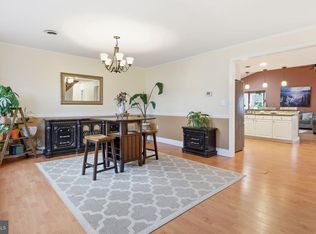 9 Harmony Rd, Levittown, PA 19056