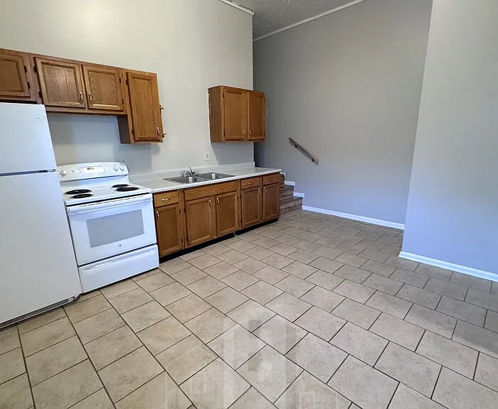 450 Long St #E — Photo 5