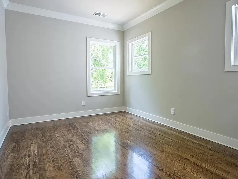 1409A Chester Ave — Photo 25